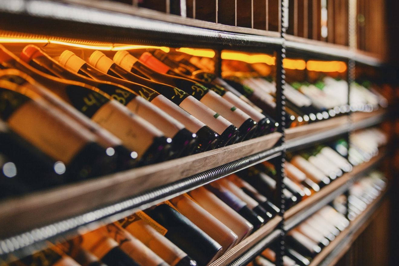 Hoelang is ongeopende witte wijn houdbaar? 