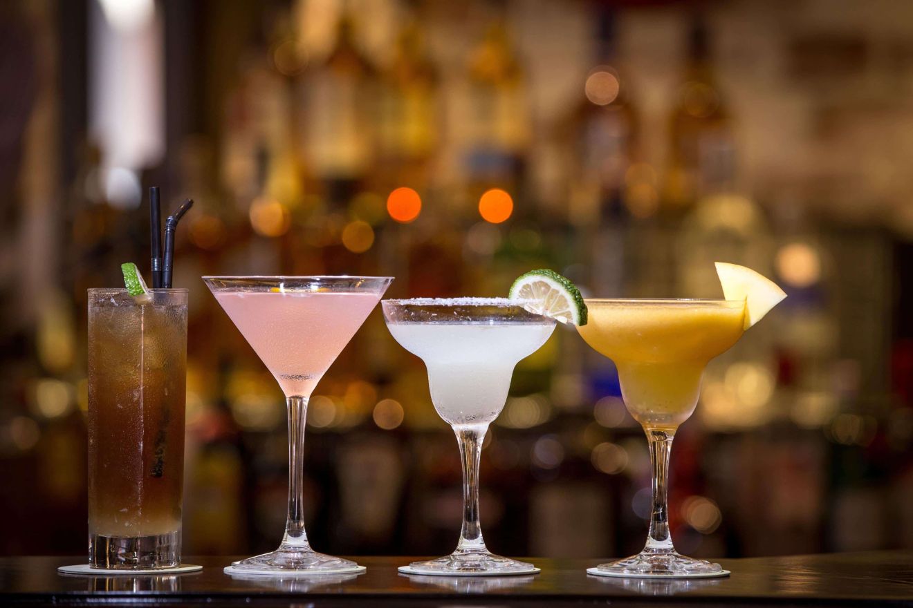Wat is een cocktail en hoe maak je er zelf een?