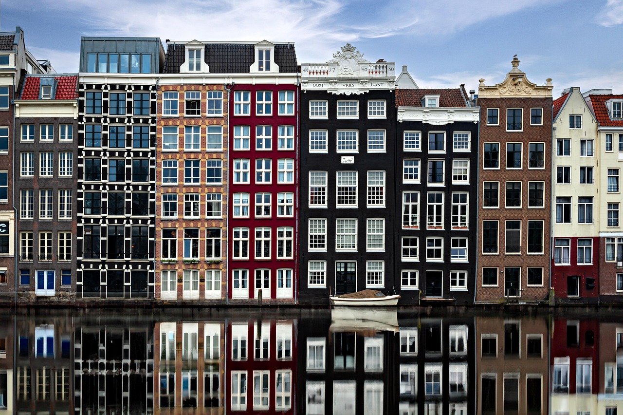 Damrak amsterdam gin